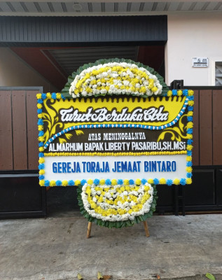 Papan Bunga Duka di Pesurungan Lor